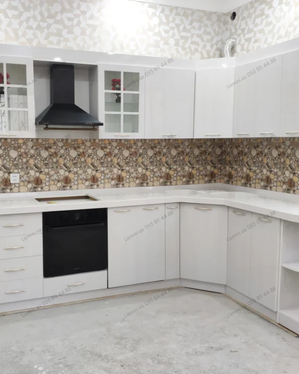 Modern kitchen with stone backsplash.